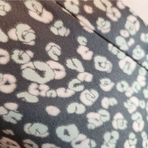 Alfani grey floral long sleeve button up blouse silky feel 100% polyester - Picture 4 of 9